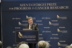 Dr. Michael Hall thanking all those that have helped him along the way while receiving the Szent-Gyorgyi Prize for Progress in Cancer Research